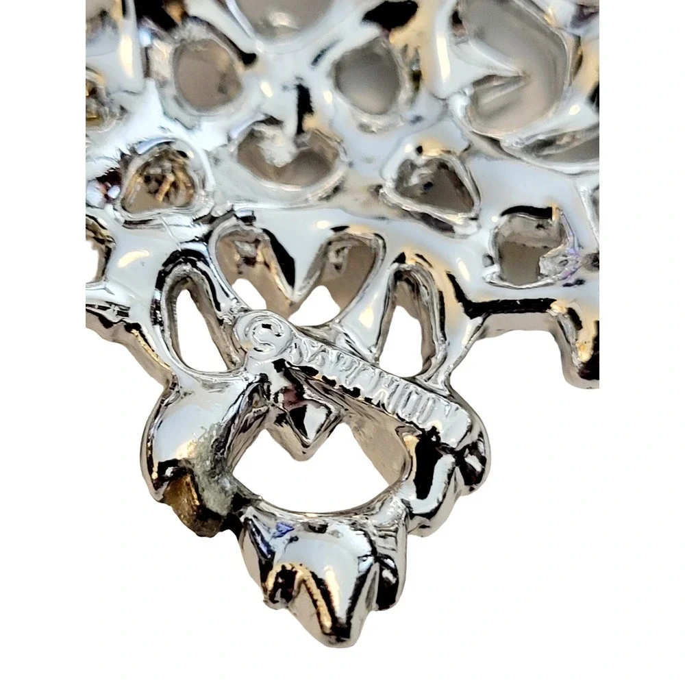 Vintage Sarah Coventry Signed Brooch Pin‎ Clear Rhinestones Leading Lady 1970